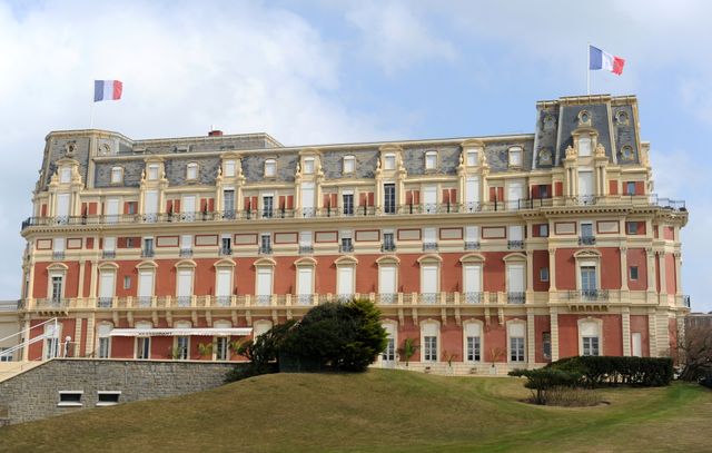 L'hôtel du Palais, bâtiment emblématique de Biarritz, a déboursé 60 millions d'euros pour un lifting.