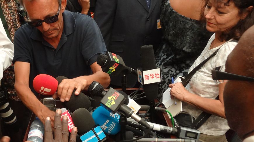 Claude Verlon et Ghislaine Dupont, au Mali, en juillet 2013.