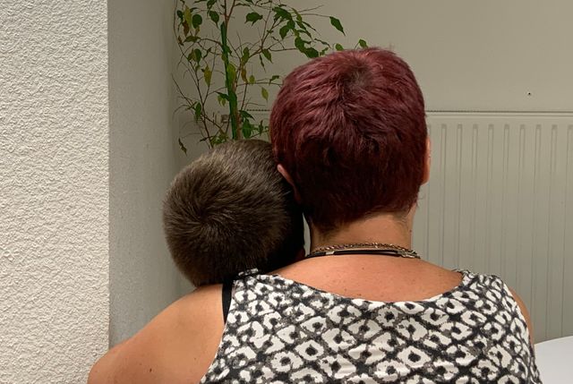 Ce sont ses enfants qui ont supplié Mélanie de quitter la maison un jour où leur père les frappait tous.
