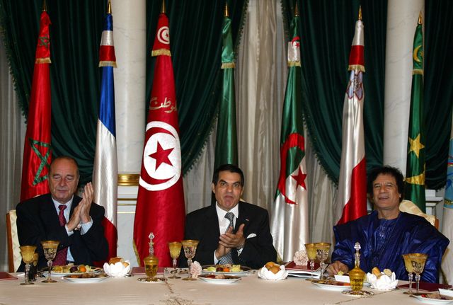 Jacques Chirac, Ben Ali et Mouammar Kadhafi lors d'un sommet à Tunis en 2003