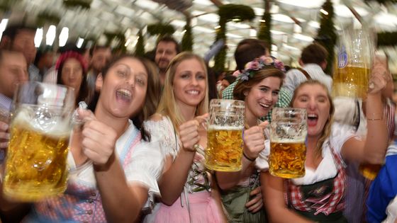 Qui veut la peau de notre mode de vie européen ? (à l'Oktoberfest) ©AFP - CHRISTOF STACHE