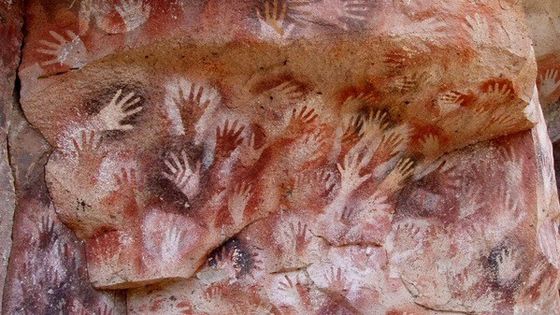 dessins de mains dans la grotte dite "Cueva de las manos" à Rio-Pinturas - province de Santa-Cruz en Patagonie (Argentine) - © Marcel Otte