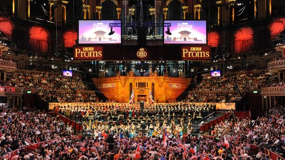 Last Night Of The Proms 2012 : la violoniste Nicola Benedetti, le Chœur et l'Orchestre Symphonique de la BBC, sous la direction de Jiří Bělohlávek, au Royal Albert Hall de Londres ©Getty - Nicky J. Sims