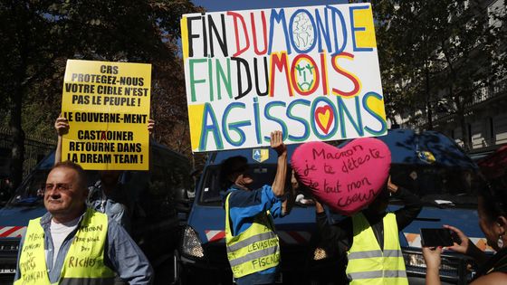 Gilets jaunes dans les rues de Paris ©AFP - ZAKARIA ABDELKAFI