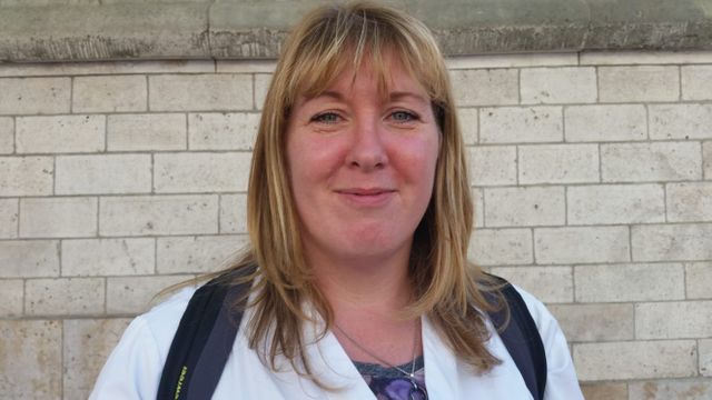 Lucie, 37 ans, infirmière dans un hopital psychiatrique à Clermont dans l'Oise depuis 15 ans.