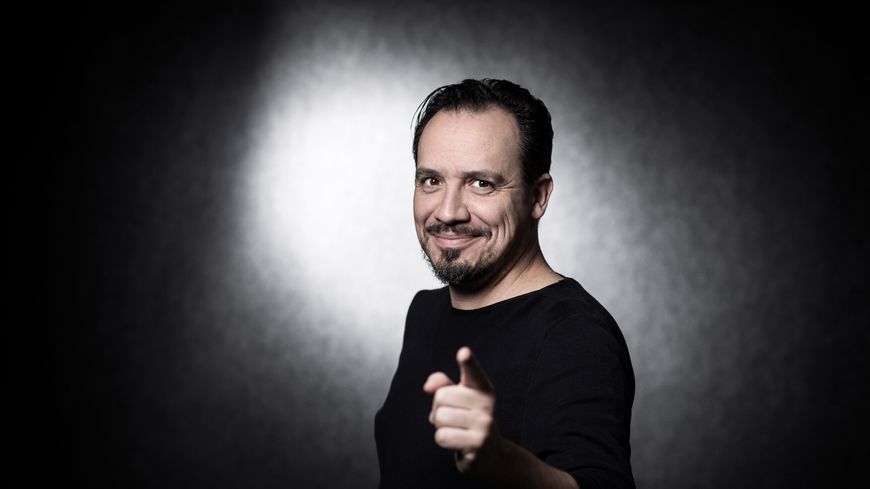 Portrait du réalisateur et acteur Alexandre Astier à Angoulême, le 28 janvier 2018.