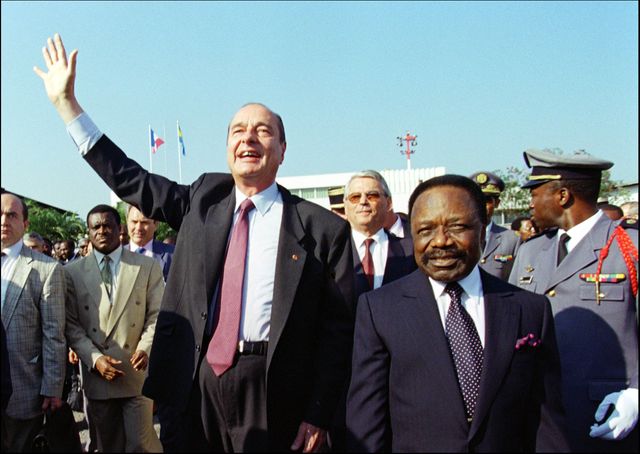 Jacques Chirac et Omar Bongo lors d'une visite à Libreville en 1996