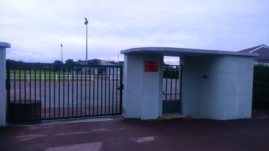 l'entrée du stade de l' US Foot