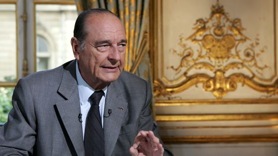 Jacques Chirac le 26 juin 2006 sur France 2 depuis l'Elysée lors d'un entretien avec Arlette Chabot ©Getty - Pool Interagences