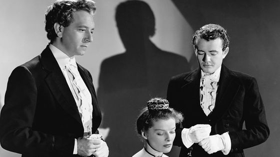 Paul Henreid dans le rôle de Robert Schumann et Katharine Hepburn dans le rôle de Clara Wieck Schumann dans le film Song of Love de 1947. ©Getty - John Springer Collection/CORBIS