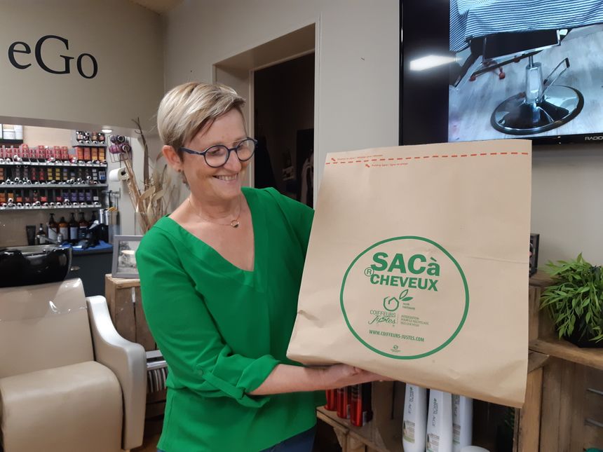 Nelly Gilbert ne jette plus les cheveux de ses clients, elle les recycle.