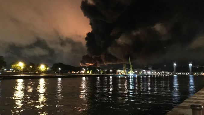 L'incendie n'a toujours pas été maitrisé ce jeudi matin.