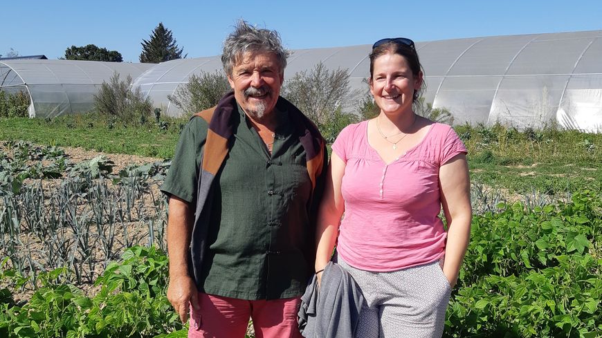 Jean-Martial Morel et Estelle Serpolay, agriculteur et chercheuse