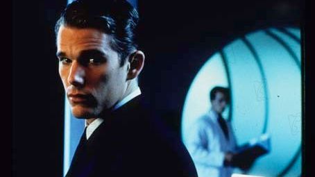 Photographie extraite du film "Bienvenue à Gattaca" (Andrew Niccol, 1997). Vincent Freeman (Ethan Hawke) fait partie d'une société hautement technologique et pratiquant massivement l'eugénisme. - © D. R. / Allociné