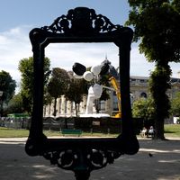 Installation du "Bouquet de Tulipes" de Jeff Koons le 30 août 2019 à Paris.