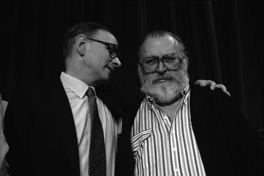 Ennio Morricone et Sergio Leone dans le cadre du 37eme festival international du fil, à Cannes en France le 13 mai 1984.