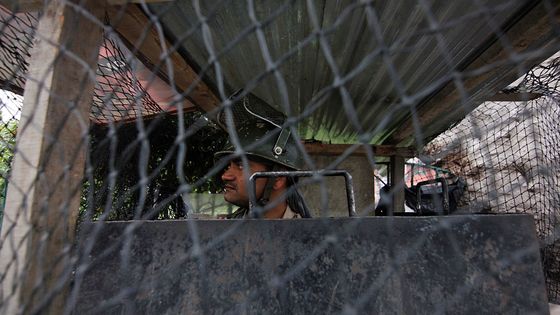 Soldat indien en poste à Srinigar, au Cahemire indien le 15 août 2019 ©AFP - Faisal Khan