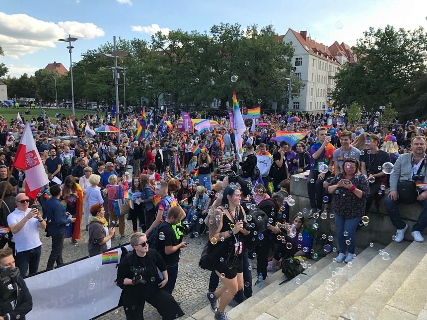 Marche des Fiertés dans la ville de Szczecin, à l'ouest de la Pologne, dans le calme malgré un climat très tendu
