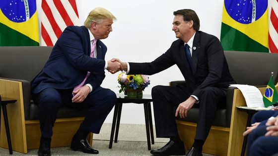 Jair Bolsonaro, président du Brésil, et Donald Trump, président des Etats-Unis, à Osaka au G20 en juin 2019 ©AFP - Brendan Smialowski