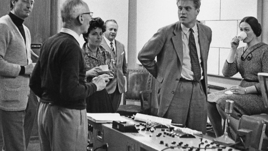 Carlo-Maria Giulini, Graziella Sciutti, Eberhard Wachter et Joan Sutherland lors d'une session d'enregistrement de l'opéra Don Giovanni de Mozart. Londres, 1959