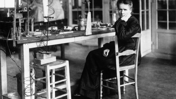 Marie Curie dans son laboratoire. ©Getty - Hulton-Deutsch Collection/Corbis