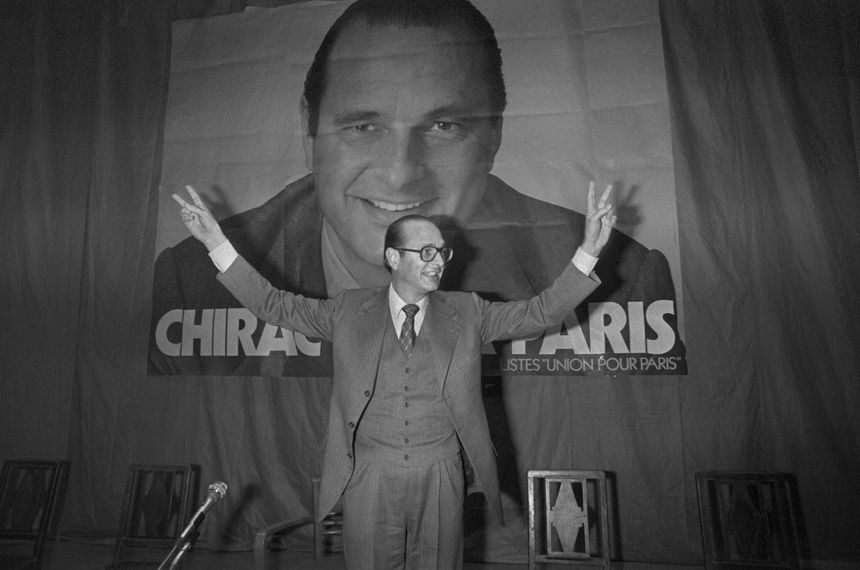 Jacques Chirac, ici le 25 février 1977, lors d'un meeting au Cirque d'Hiver, à Paris