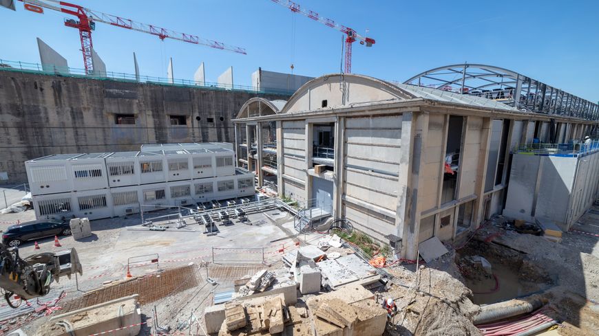À Marseille, 14 câble sous-marins atterrissent et les data-centers s'y pressent. Ici, le chantier financé par Interxion qui s'installe dans l'ancienne base sous marine allemande du port autonome.