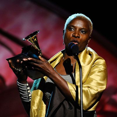Angélique Kidjo à la 50e cérémonie des Grammy Awards au Staples Center de Los Angeles, le 10 février 2008