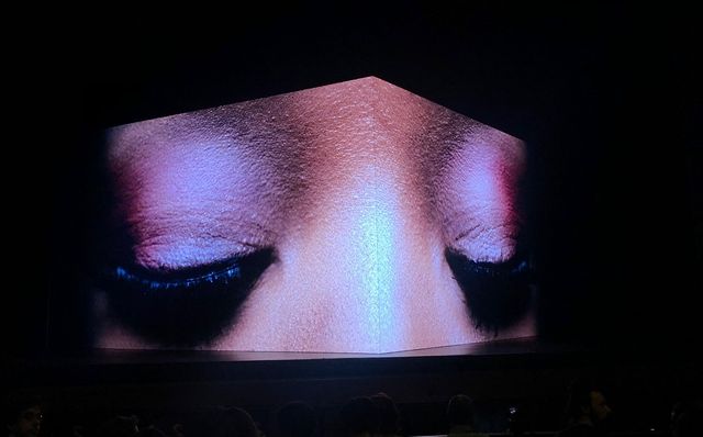 Les yeux de Pretty Yende sur la scène de Garnier
