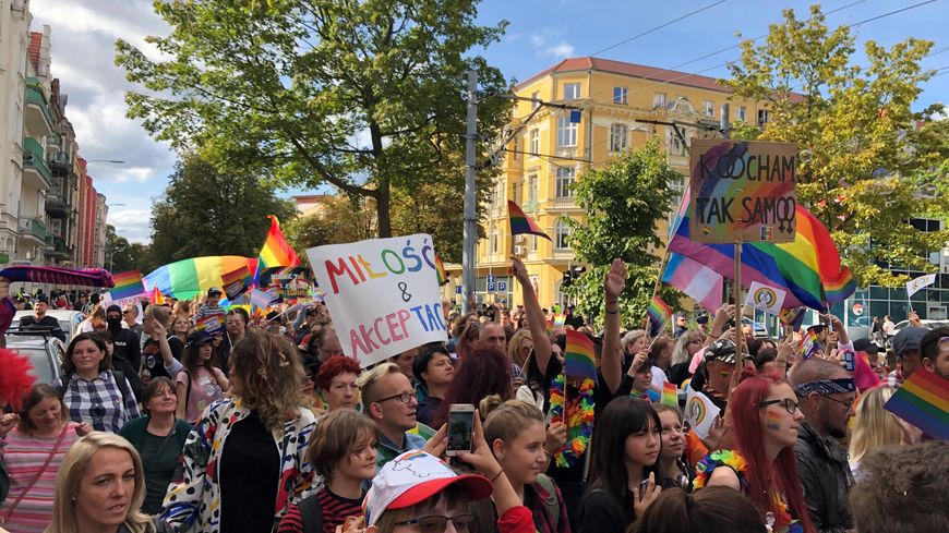 La foule lors de la Pride de Szczecin, ce samedi 14 septembre
