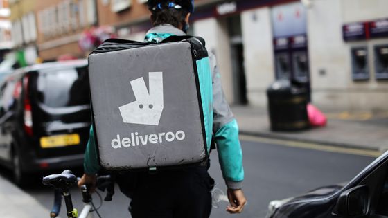 Un livreur deliveroo à Londres (Angleterre) le 11 juillet 2017 ©Getty - Dan Kitwood / Employé