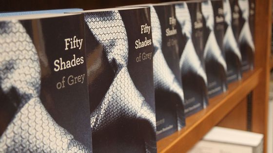 Emblème du « mummy porn », 175 000 exemplaires de « 50 nuances de Grey » d’E.L. James ont été vendus dès la 1ère semaine de sa sortie en France ©Getty - Aaron Davidson/Getty Image