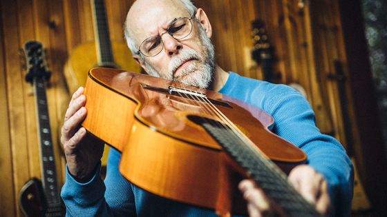 Un luthier dans son atelier ©Getty - ferrantraite