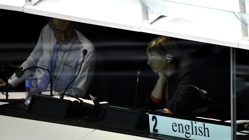 Cabine de traduction pour la langue anglaise dans l'hémicycle du Parlement Européen de Strasbourg. 17 septembre 2019