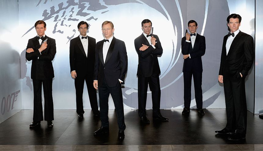 Statues de cire des six personnages James Bond