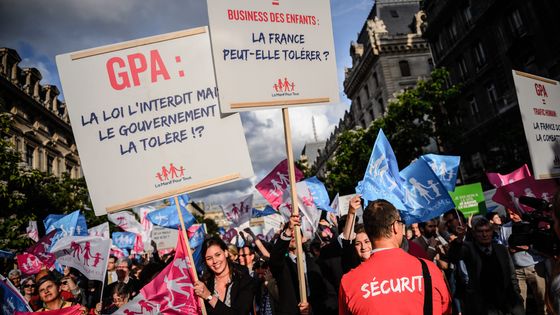 La GPA est rejetée par l'opposition de droite, tout comme par la Manif pour tous (ici en juin 2015) ©Maxppp - Christophe Petit Tesson