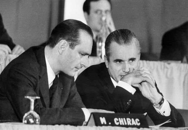 Jacques Chirac et Jacques Chaban-Delmas, en 1974, lors d'une réunion publique de l'UDR.