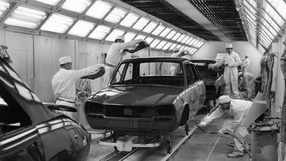 Les chaînes de montage de l'usine PSA Peugeot Citroën de Sochaux, dans les années 1970. ©AFP - AFP