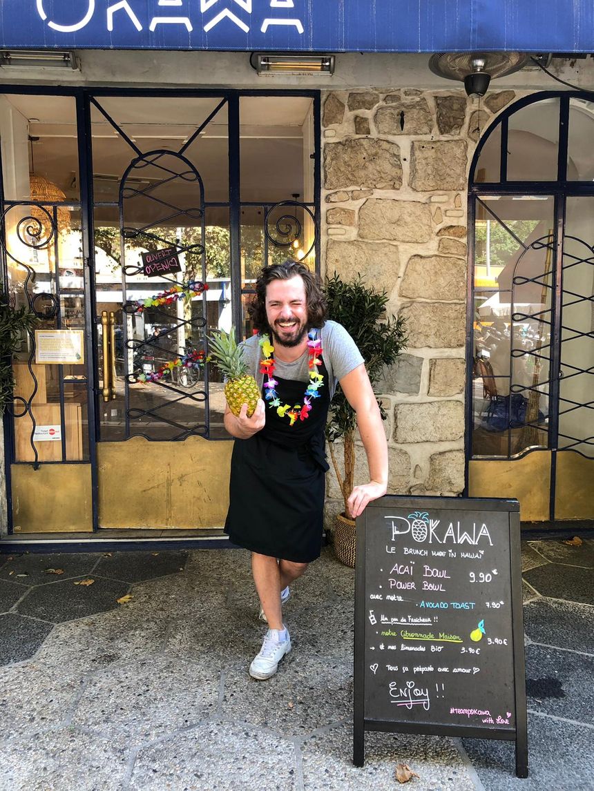 Victor vous accueillera avec convivialité et bonne humer pour vous faire découvrir ses poke bowls