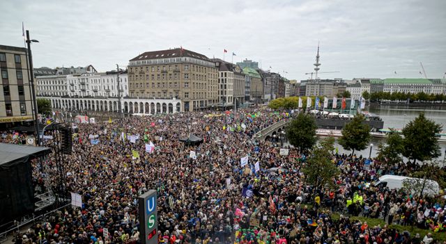 Des milliers de manifestants se sont retrouvés dans les rues de Hambourg, en Allemagne.