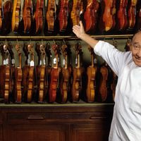 Etienne Vatelot : l'âme musicale d'un luthier, prod. Claude Maupomé (1981)