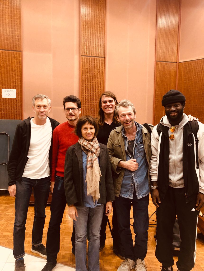 Richard Maxwell, Nicholas Elliott, Anouk Grinberg, Emmanuel Meirieu, Moussa Doukoure et Charles de YoungerSon