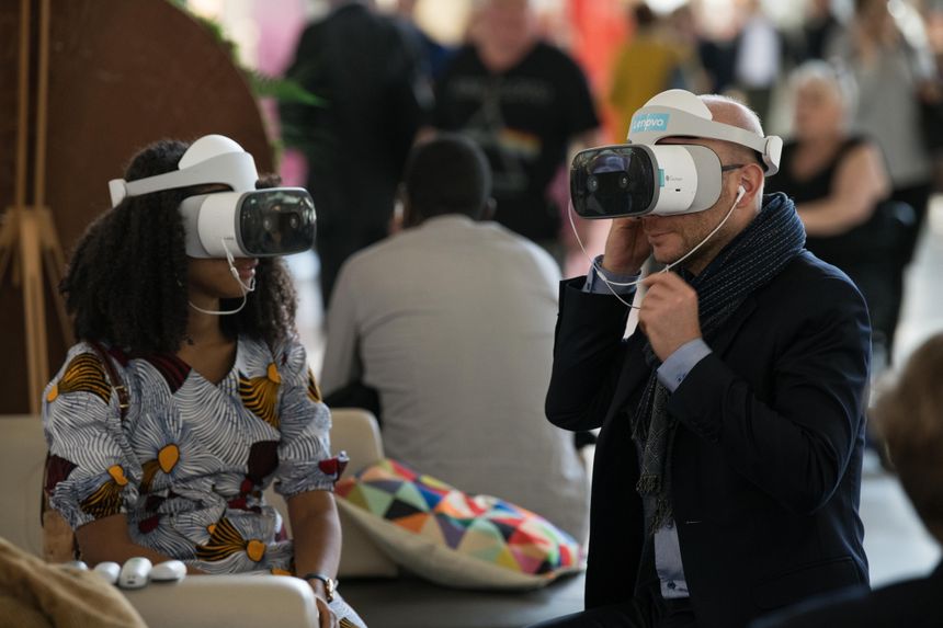 VR