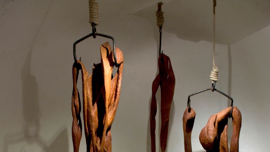 Les Peaux, bois exotique, hauteur : 1,10 m, 2011.