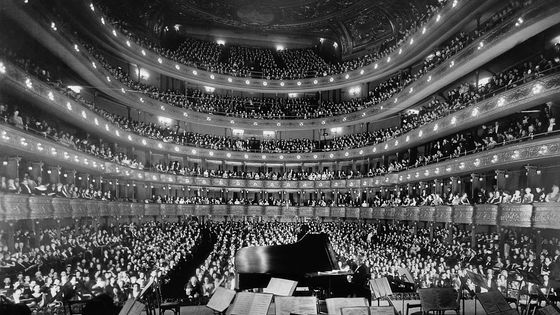 Metropolitan Opera House - commons.wikimedia