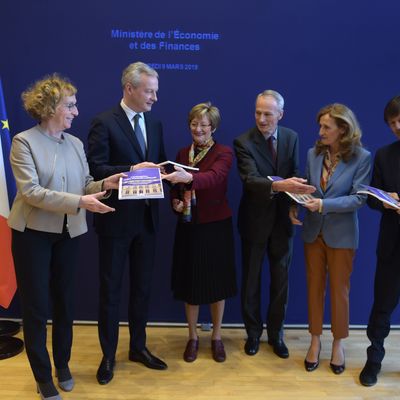 Des membres du gouvernement, Nicole Notat et Jean-Dominique Senard discutent du Rapport Notat-Senard, fer de lance de la raison d'être de l'entreprise.