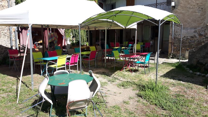 Avec la terrasse plus qu'appréciée en été.