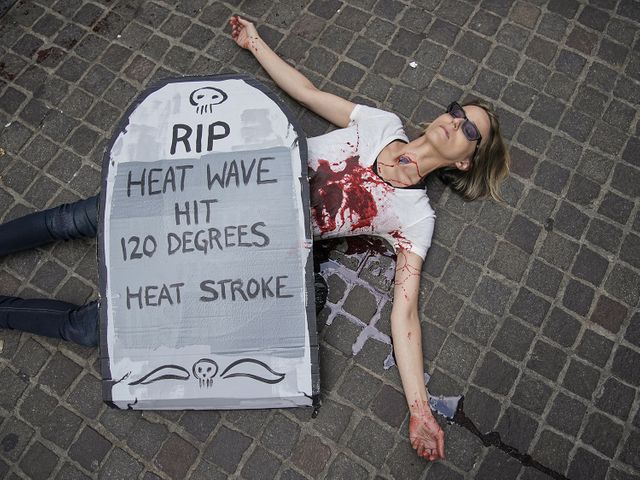 Images choc à New-York avec un "die-in" organisé par le groupe Extinction Rebellion.