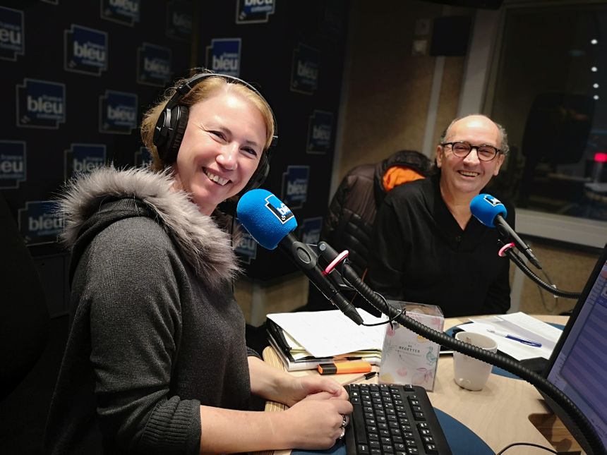Stéphanie Mounier (journaliste) et Alain Lecourtois (auteur culinaire)cuisinent le poireau. France Bleu Cotentin, 14 mars 2019.