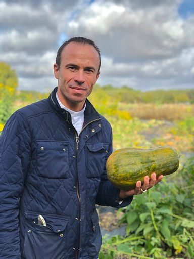 Christophe Hay chef du restaurant "La Maison d'A côté" à Montlivault (41) et la sucrine du Berry